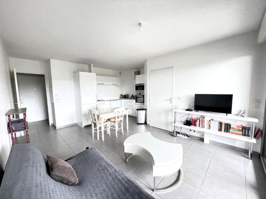 Spacieux T2 + Parking A 5 Min D'Aix Apartment Aix-en-Provence Exterior photo